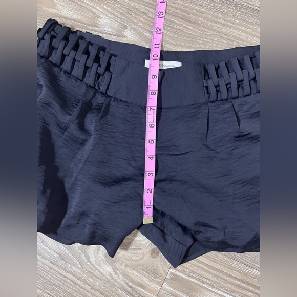 BCBG Maxazria black faux silk shorts sz 6 - Picture 5 of 9